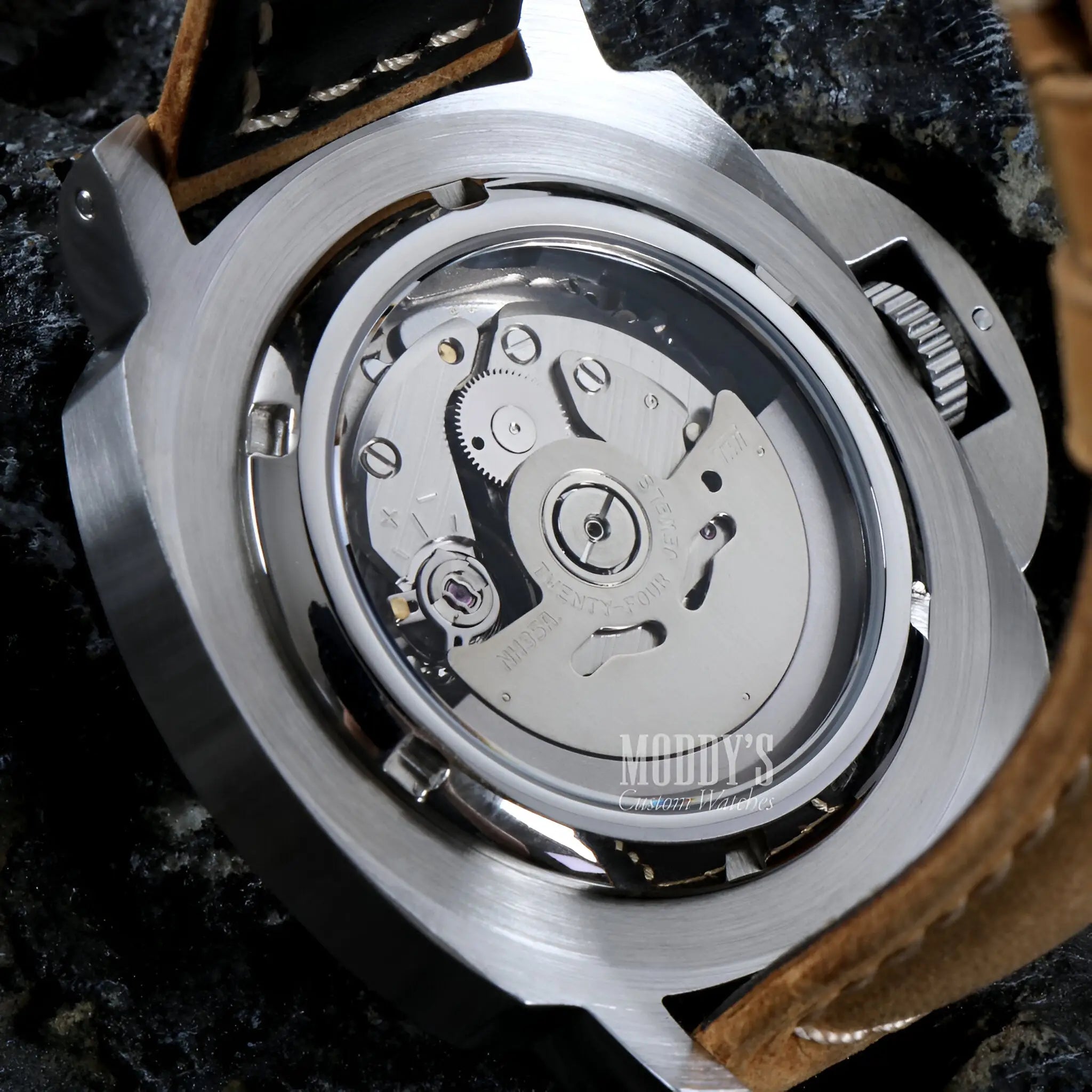 Paneiko | Sand Leather