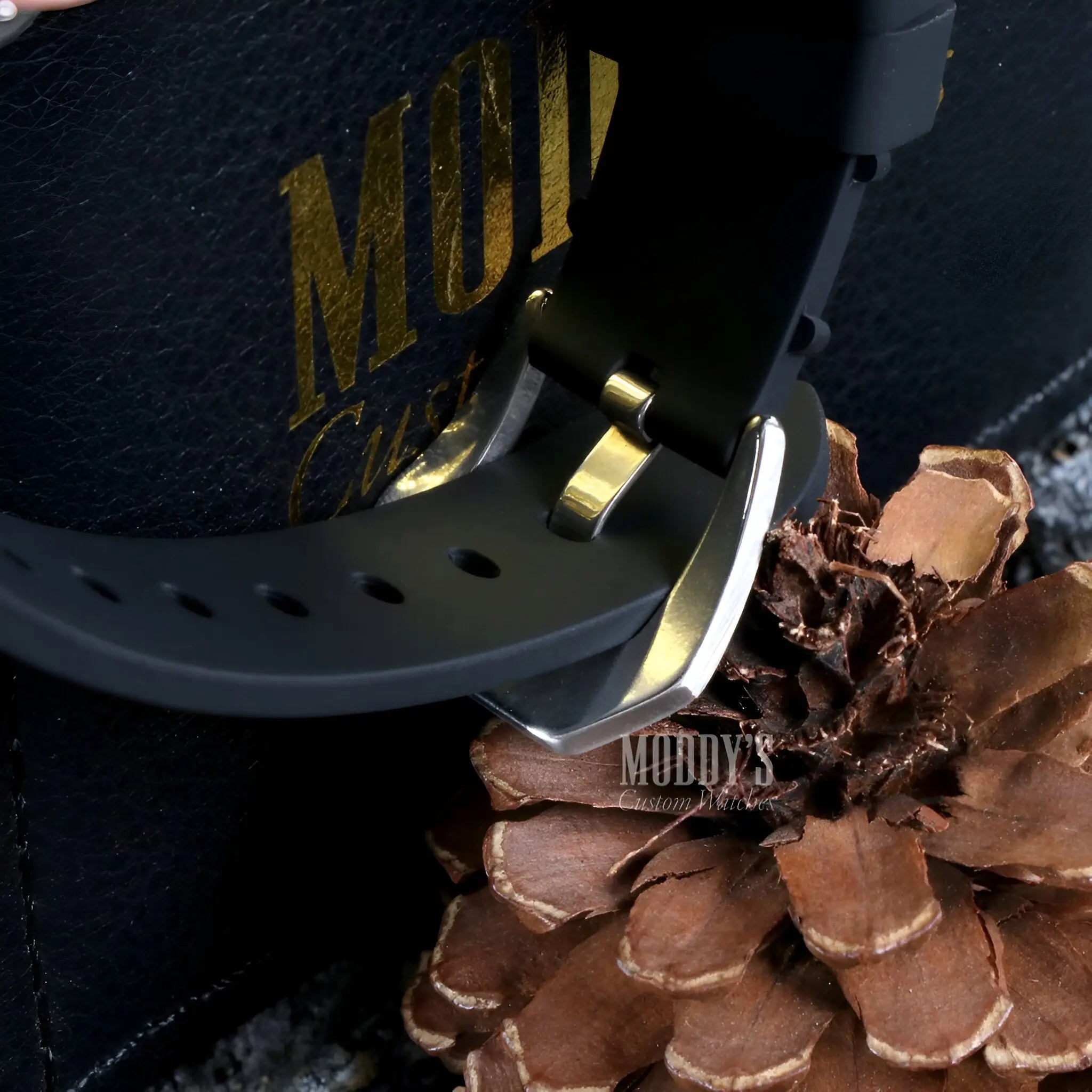 Paneiko | Black Rubber